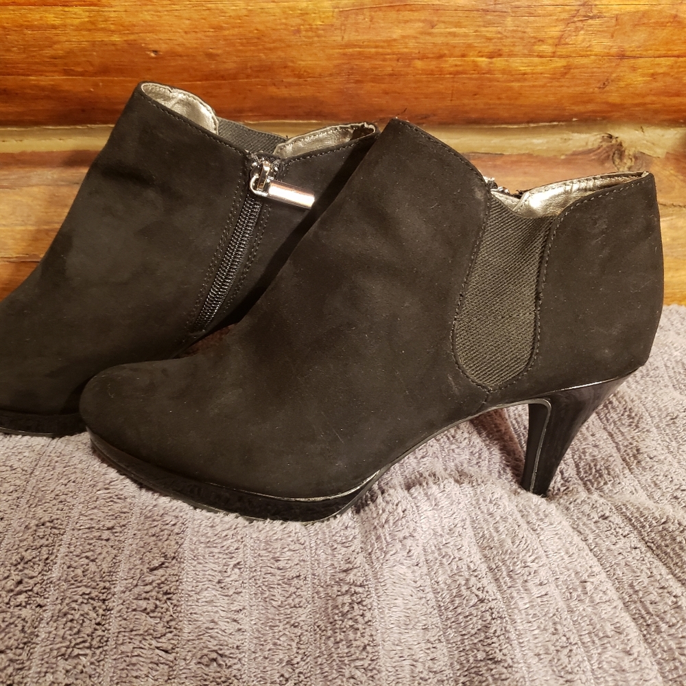 💛2/$20💛BANDOLINO Booties sz 8M
